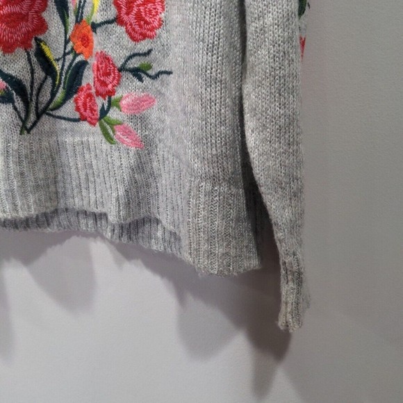 Umgee Womens Floral Embroidered Sweater Size Small Oversized Gray Slouchy Loose - Picture 5 of 16